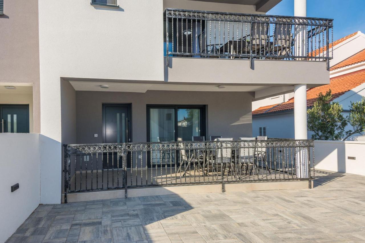 Apartment Spanic 1 Vir Buitenkant foto