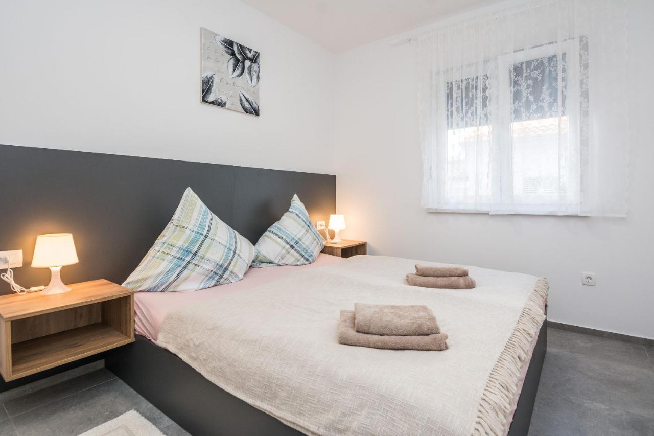 Apartment Spanic 1 Vir Buitenkant foto