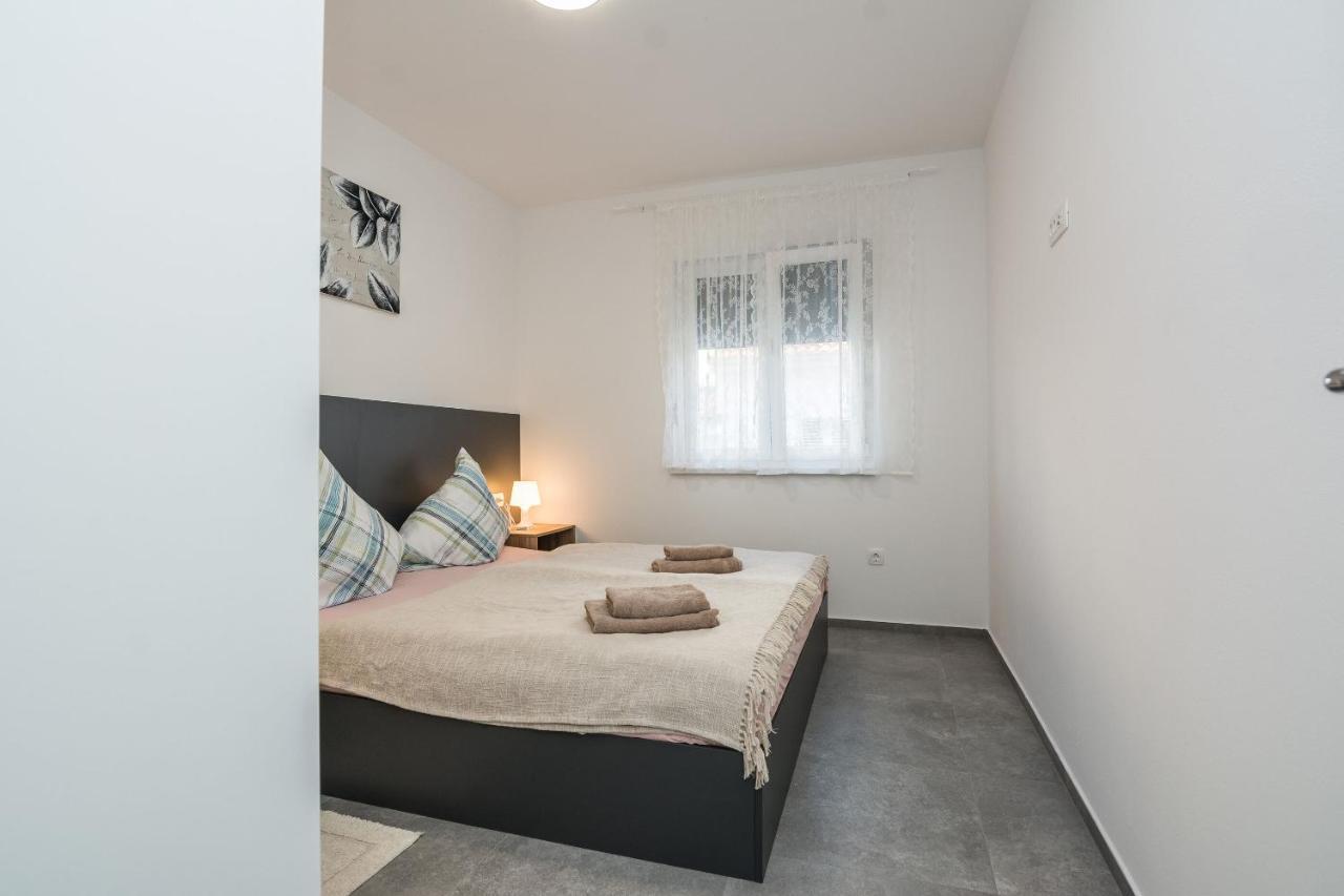 Apartment Spanic 1 Vir Buitenkant foto