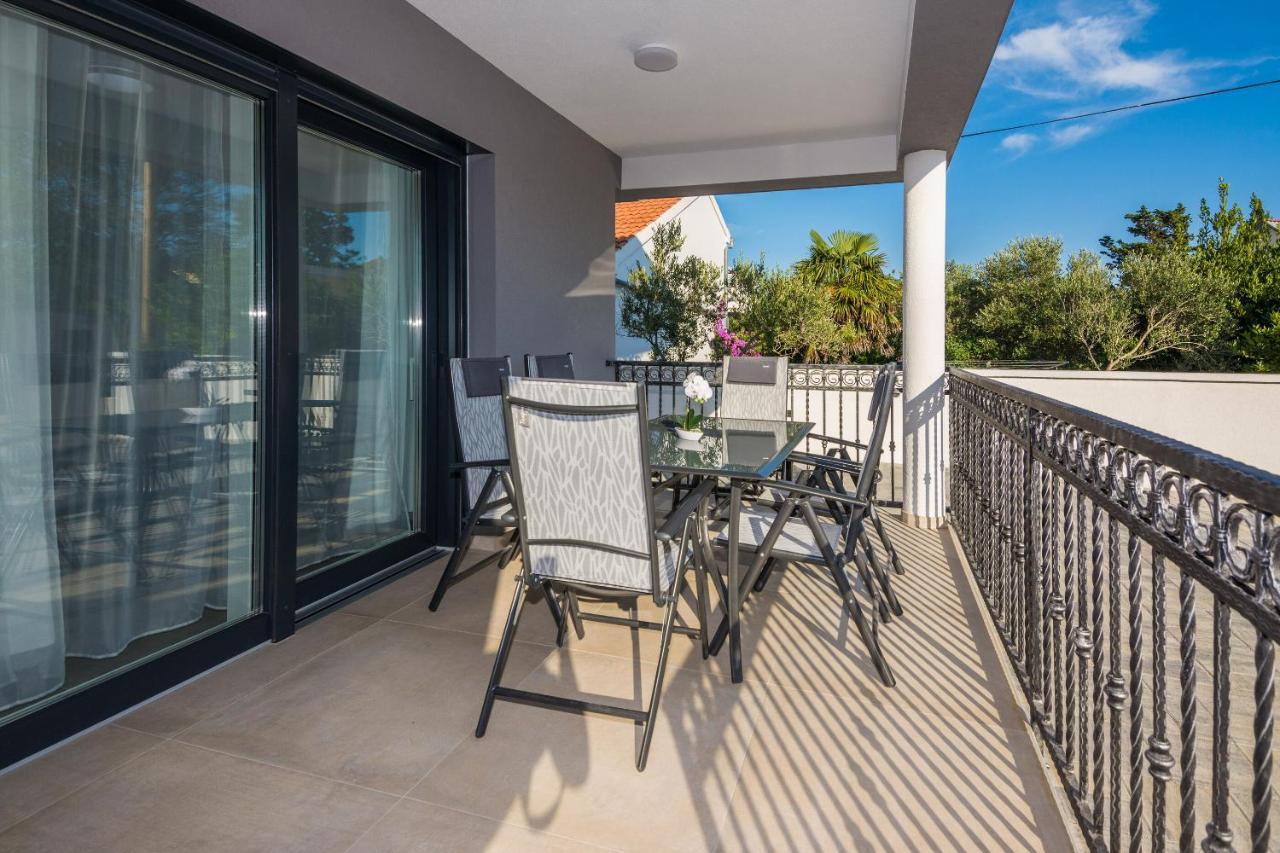 Apartment Spanic 1 Vir Buitenkant foto