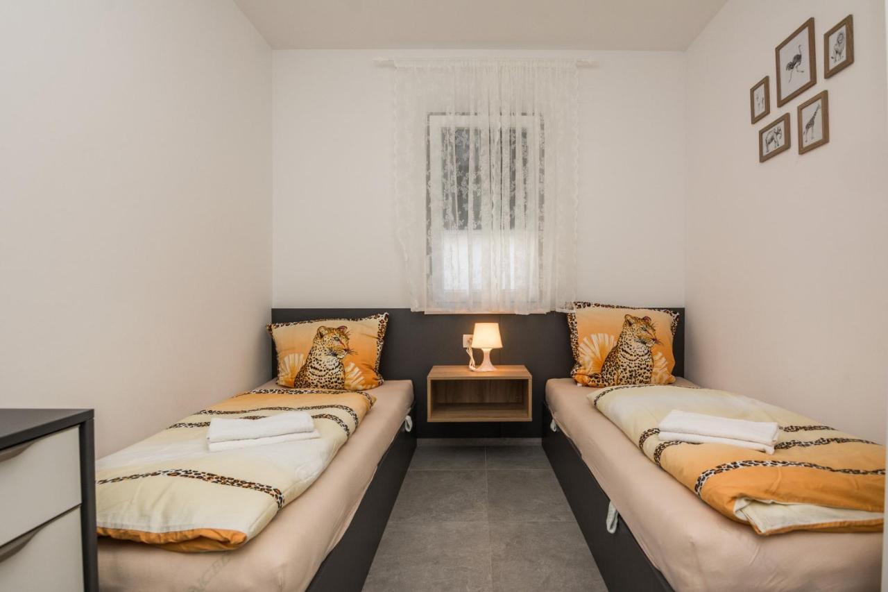 Apartment Spanic 1 Vir Buitenkant foto