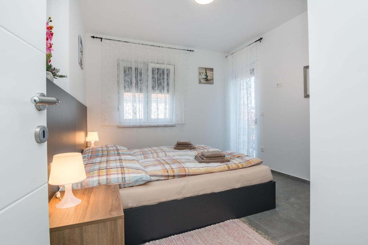 Apartment Spanic 1 Vir Buitenkant foto