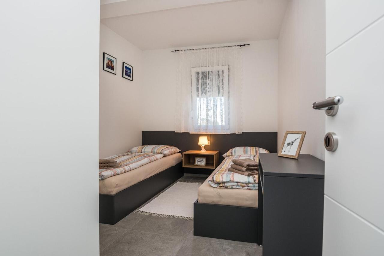 Apartment Spanic 1 Vir Buitenkant foto