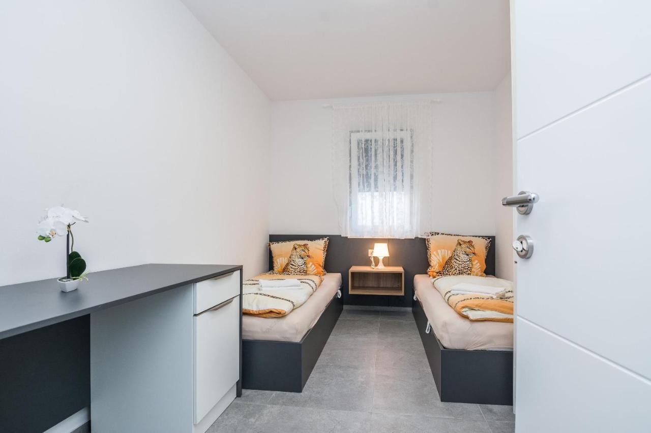 Apartment Spanic 1 Vir Buitenkant foto