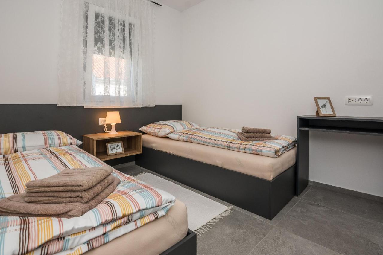 Apartment Spanic 1 Vir Buitenkant foto